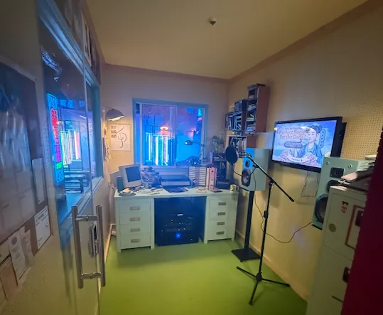 Room with screens and blue lighting