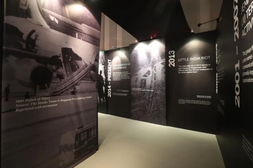 Dark gallery with timeline panels