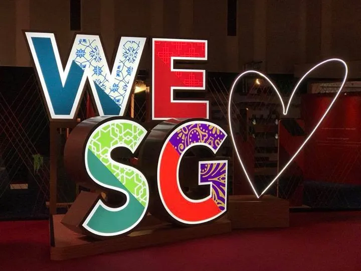 WE SG light-up letters with a heart outline
